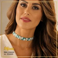 نمایش چوکر دست‌ساز گل‌دار میلوارا مدل RCGA029 روی گردن، استایل شاد و تابستانی