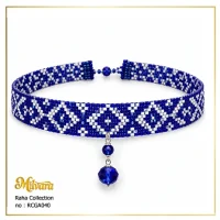 چوکر بافت مهره‌ای میوکی آبی و سفید میلوارا کد RCGA040 با آویز کریستالی